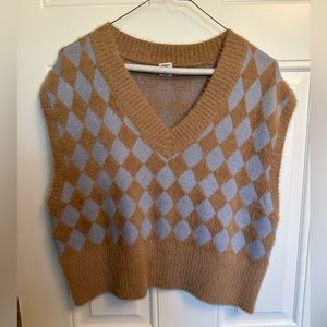 Argyle shrunken vest crop sweater